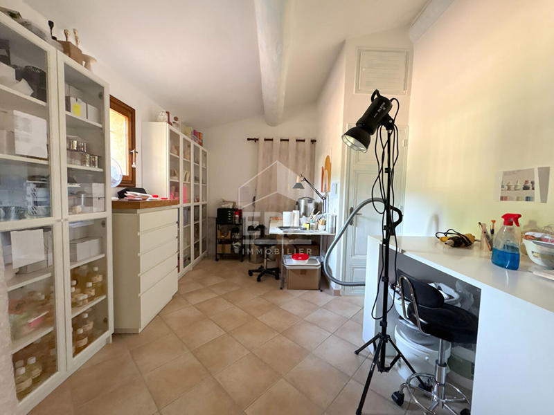 Maison - 200 m² - 7 pièces