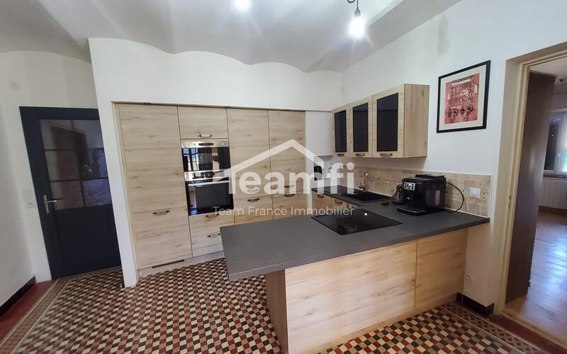 Maison - 278 m² - 13 pièces