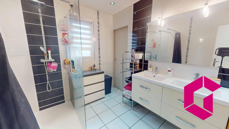 Maison - 181 m² - 5 pièces