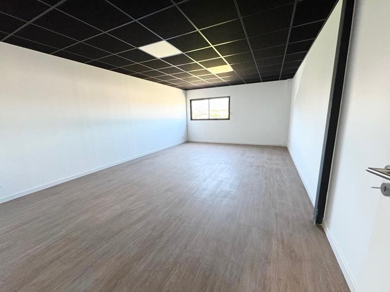 Entrepôt - 185 m² - 1 pièce