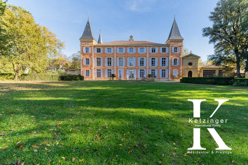 Château - 1 450 m² - 28 pièces