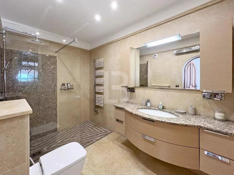 Villa - 320 m² - 5 pièces