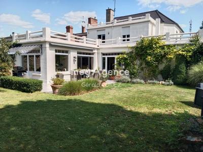 Maison - 230 m² - 11 pièces