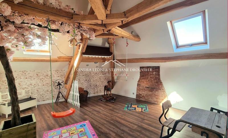 Maison - 220 m² - 8 pièces