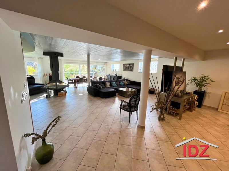 Villa - 318 m² - 9 pièces