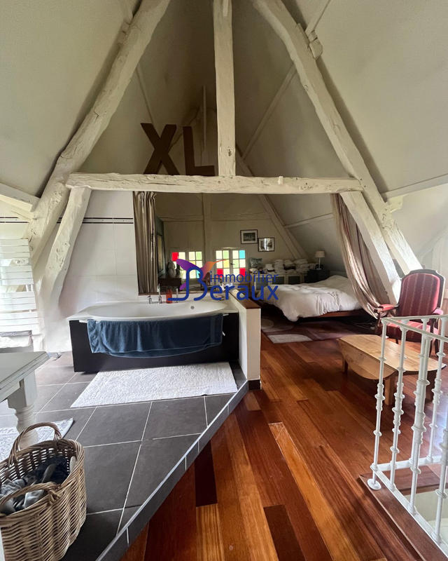 Maison - 327 m² - 10 pièces