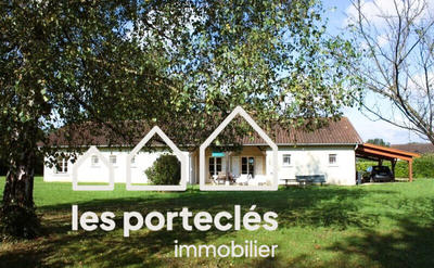 Maison traditionnelle - 200 m² - 7 pièces