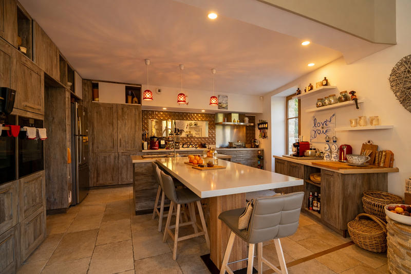 Maison - 394 m² - 13 pièces