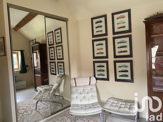 Maison - 221 m² - 5 pièces