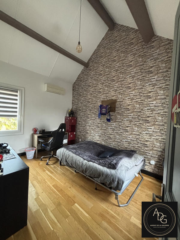 Maison - 210 m² - 6 pièces