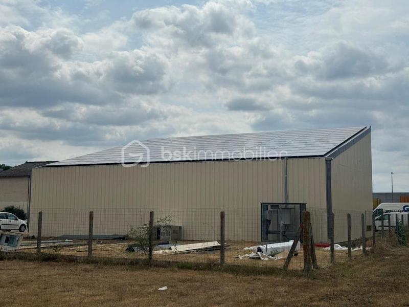 Local d'activité / Entrepôt - 900 m² - 3 pièces