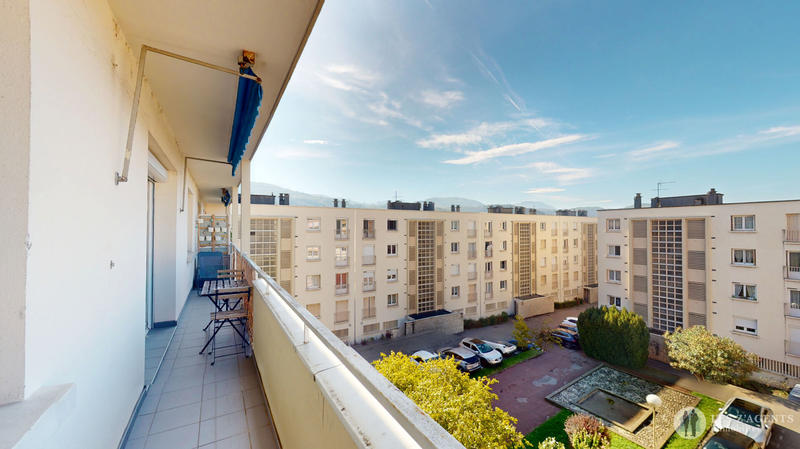 Appartement - 94 m² - 5 pièces