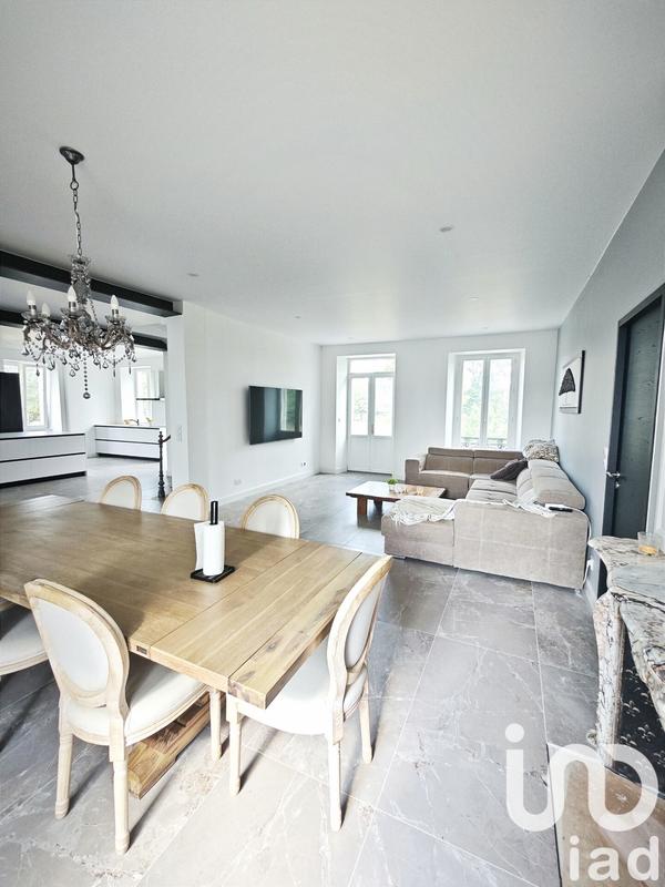 Château - 215 m² - 6 pièces