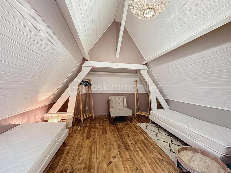 Maison traditionnelle - 210 m² - 7 pièces