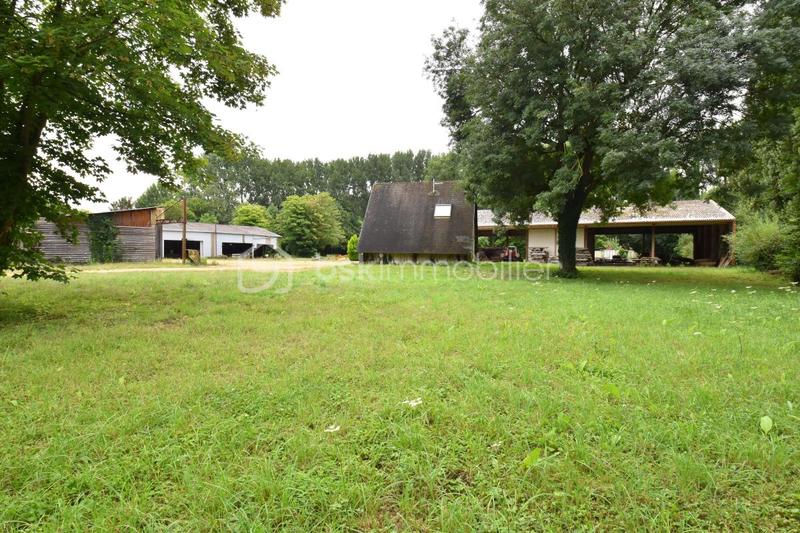 Local d'activité / Entrepôt - 2 600 m² - 10 pièces