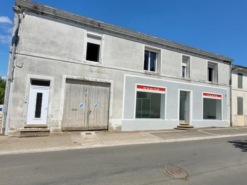 Maison de village - 315 m² - 7 pièces