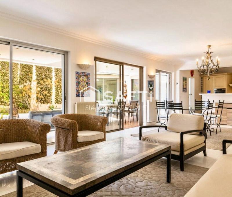 Appartement - 143 m² - 6 pièces