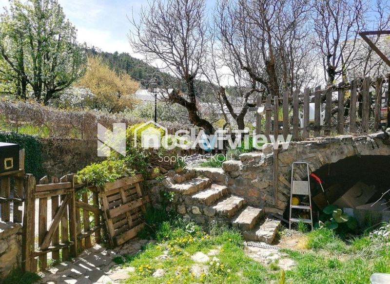 Maison - 250 m² - 6 pièces