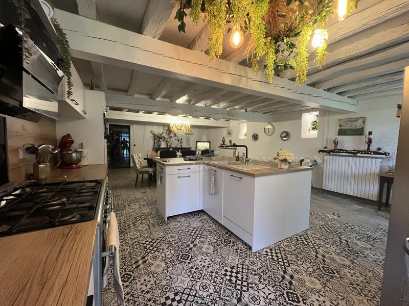 Maison - 204 m² - 6 pièces