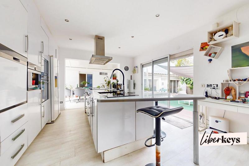 Maison - 180 m² - 5 pièces