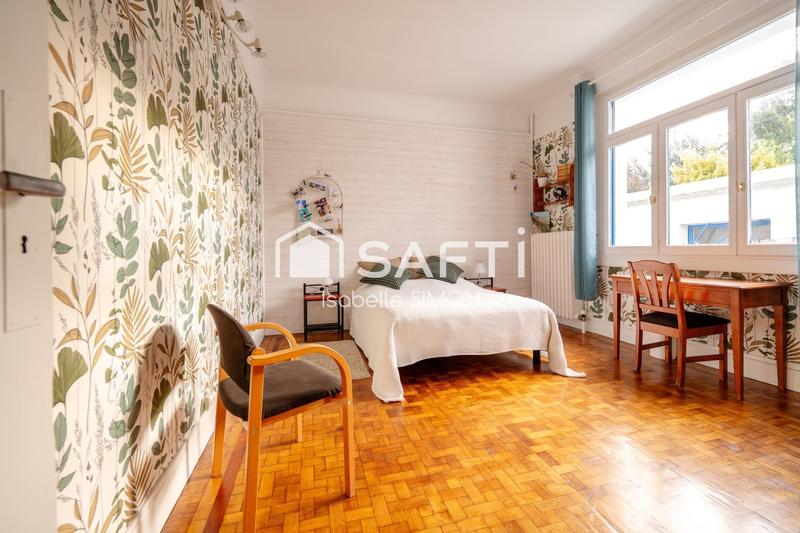 Maison - 302 m² - 8 pièces