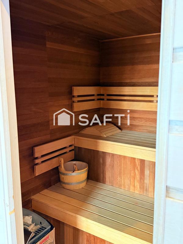 Maison - 245 m² - 4 pièces