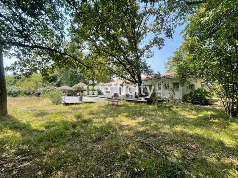 Maison - 207 m² - 7 pièces