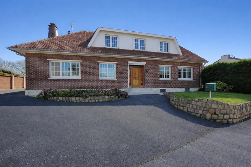 Maison - 282 m² - 10 pièces