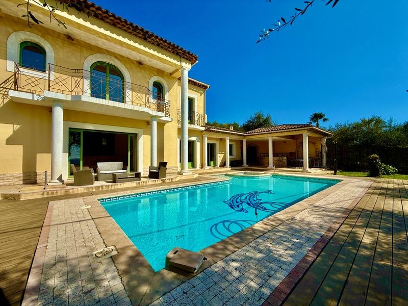 Villa - 200 m² - 5 pièces