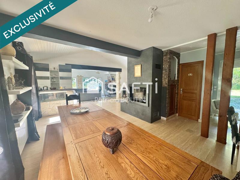 Maison - 212 m² - 8 pièces