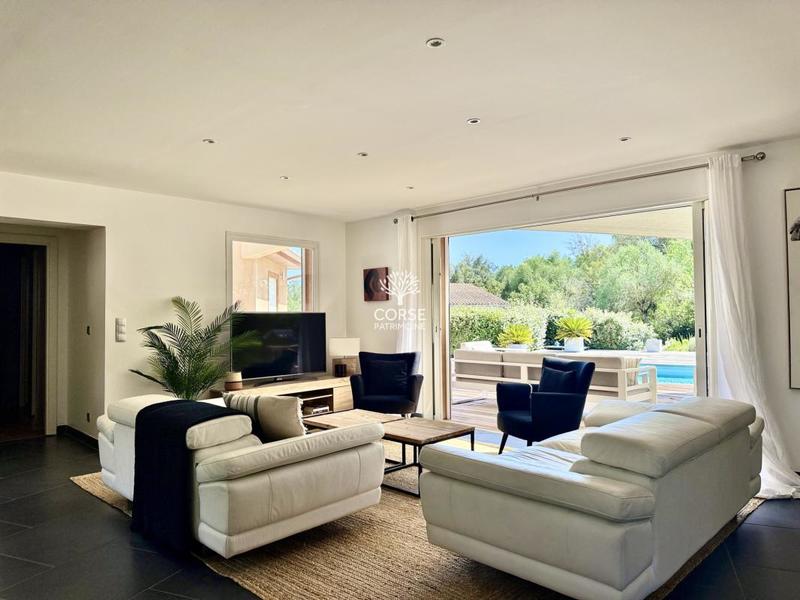 Villa - 201 m² - 6 pièces