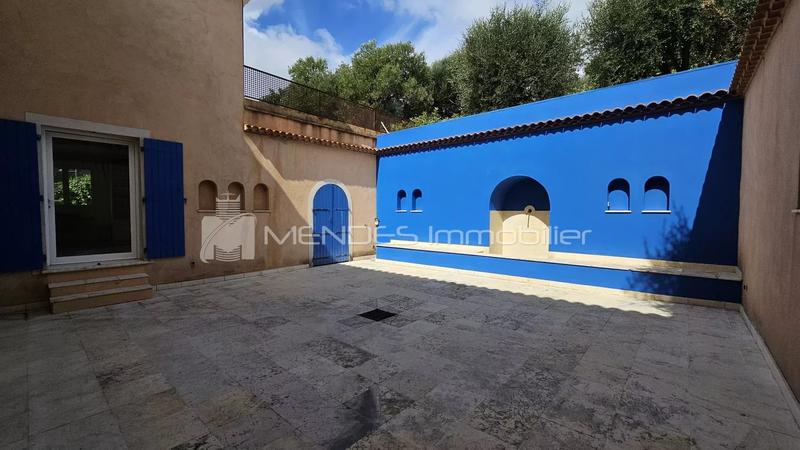 Villa - 430 m² - 8 pièces