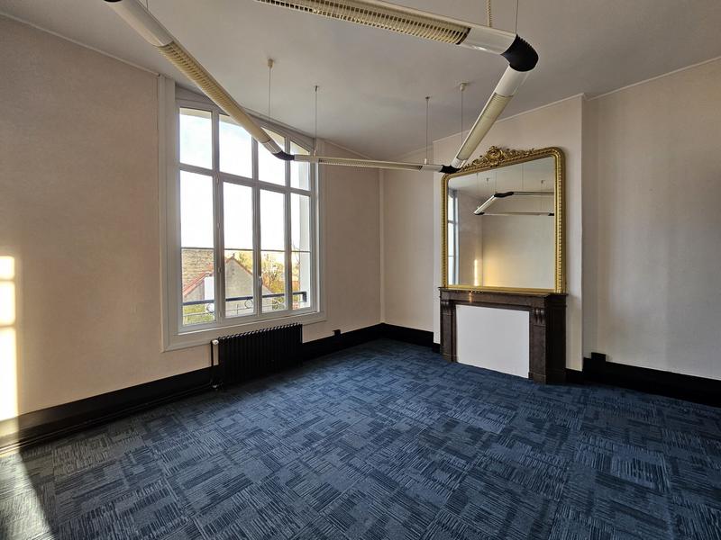 Bureau - 303 m² - 12 pièces