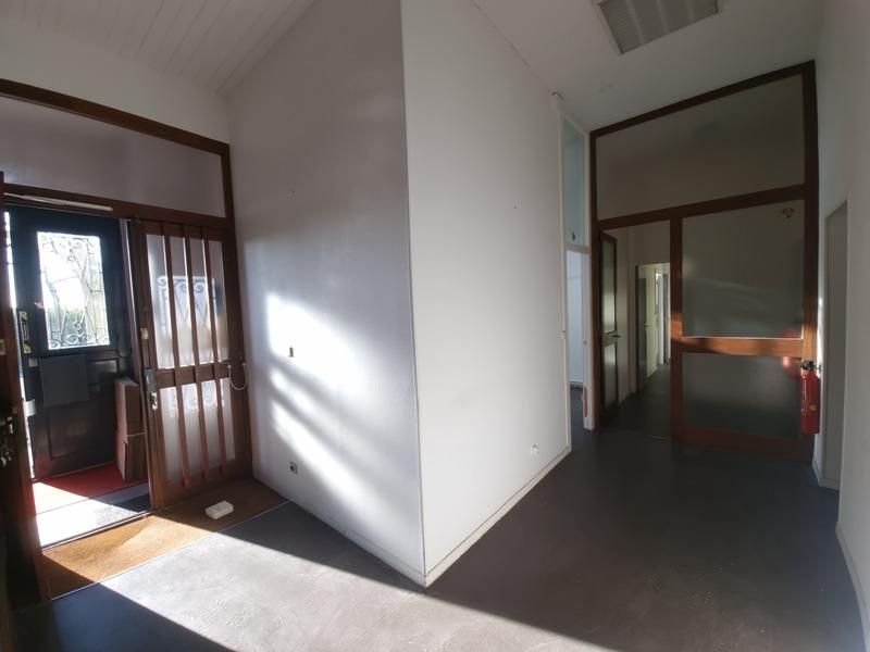 Bureau - 96 m² - 8 pièces