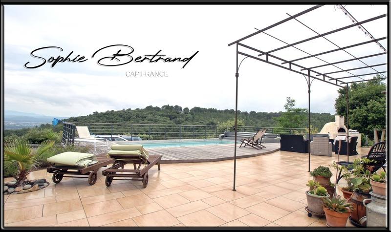 Maison - 236 m² - 9 pièces