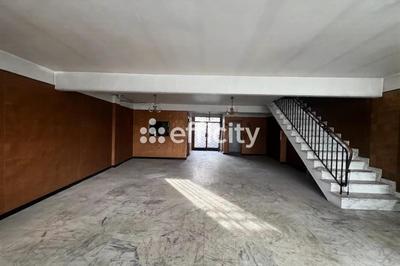 Maison - 250 m² - 11 pièces