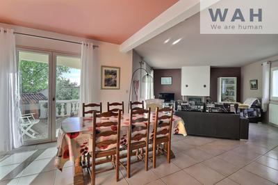 Maison - 205 m² - 7 pièces