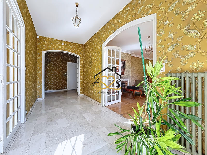 Maison - 240 m² - 11 pièces