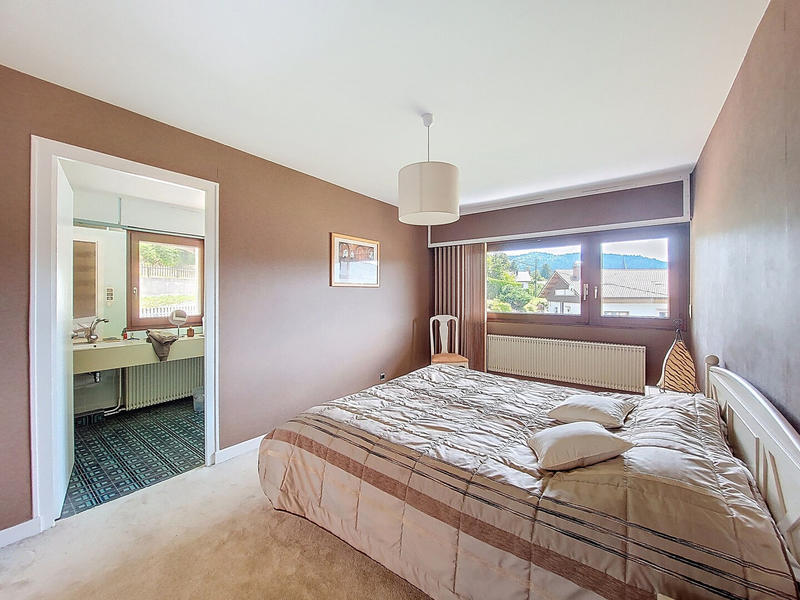 Maison - 238 m² - 8 pièces