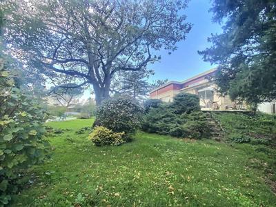 Maison - 202 m² - 7 pièces