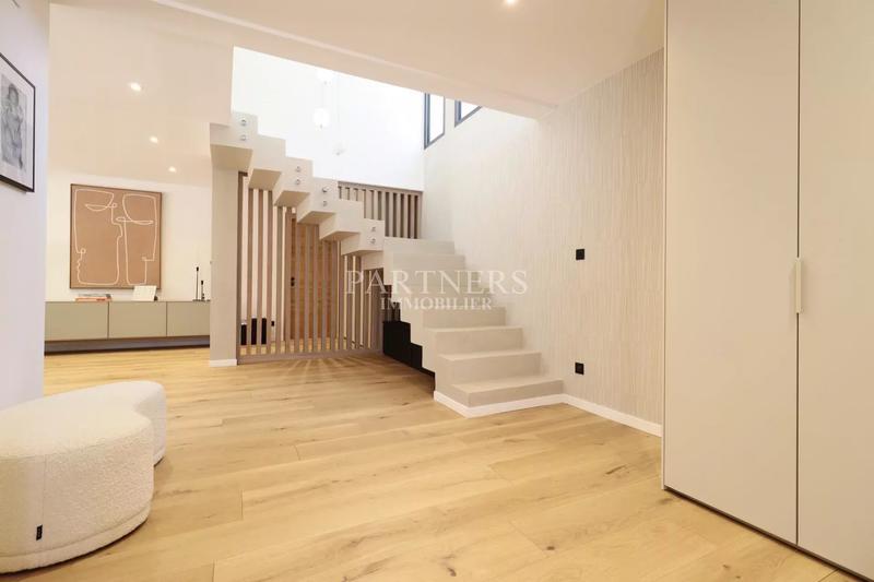 Maison - 240 m² - 6 pièces