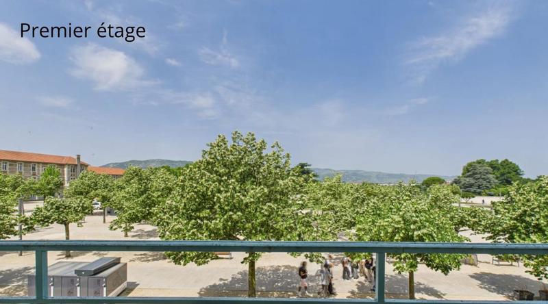 Maison - 300 m² - 11 pièces