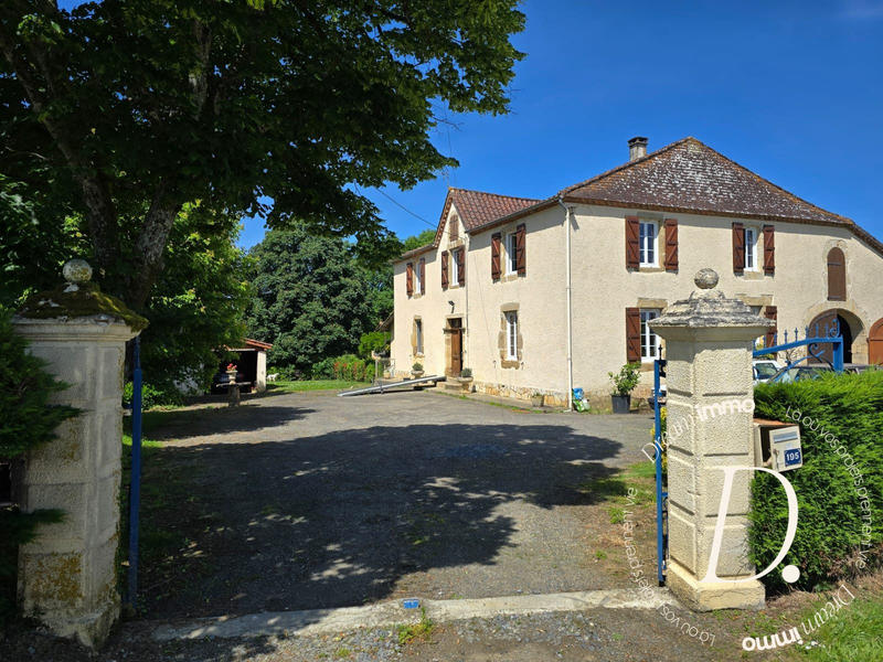 Maison ancienne - 227 m² - 8 pièces