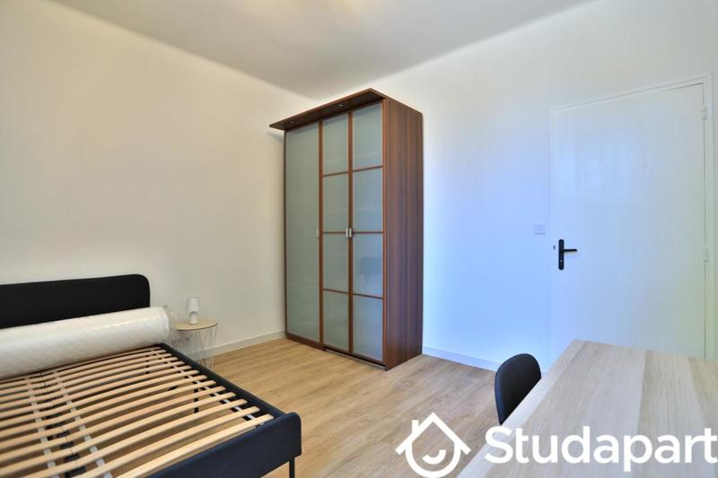 Chambre - 13 m² - 1 pièce