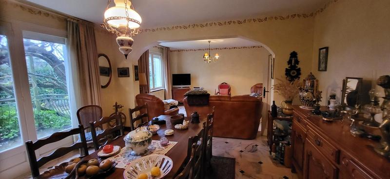 Maison - 260 m² - 10 pièces