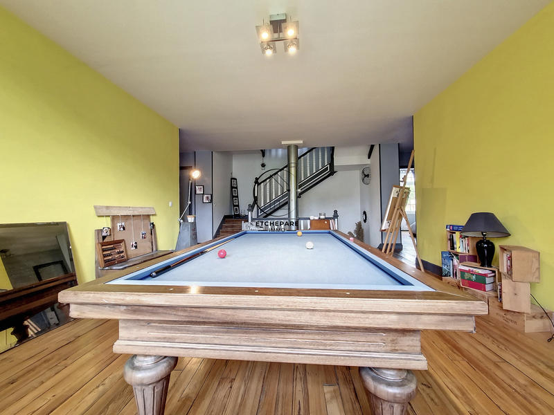 Maison - 351 m² - 7 pièces