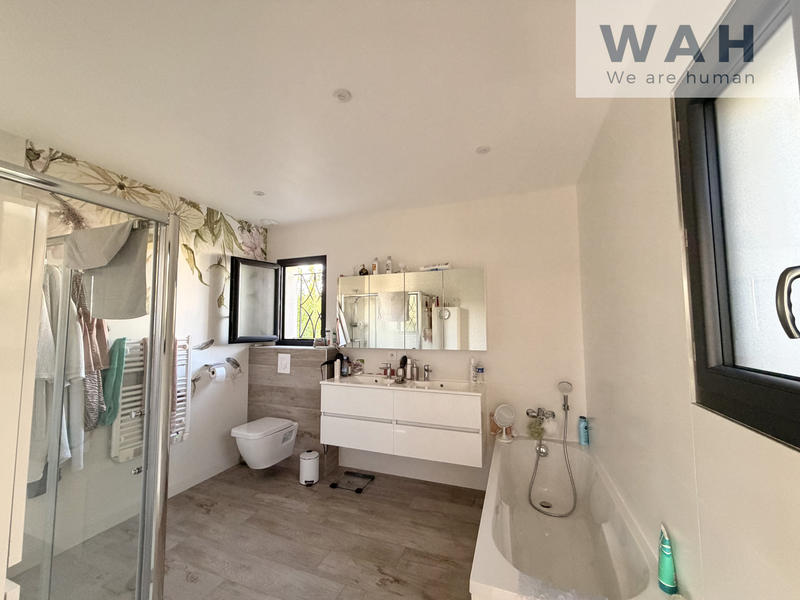 Maison - 218 m² - 5 pièces