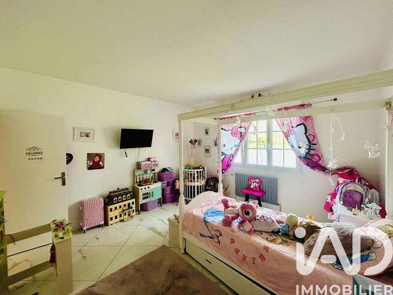 Maison - 237 m² - 8 pièces