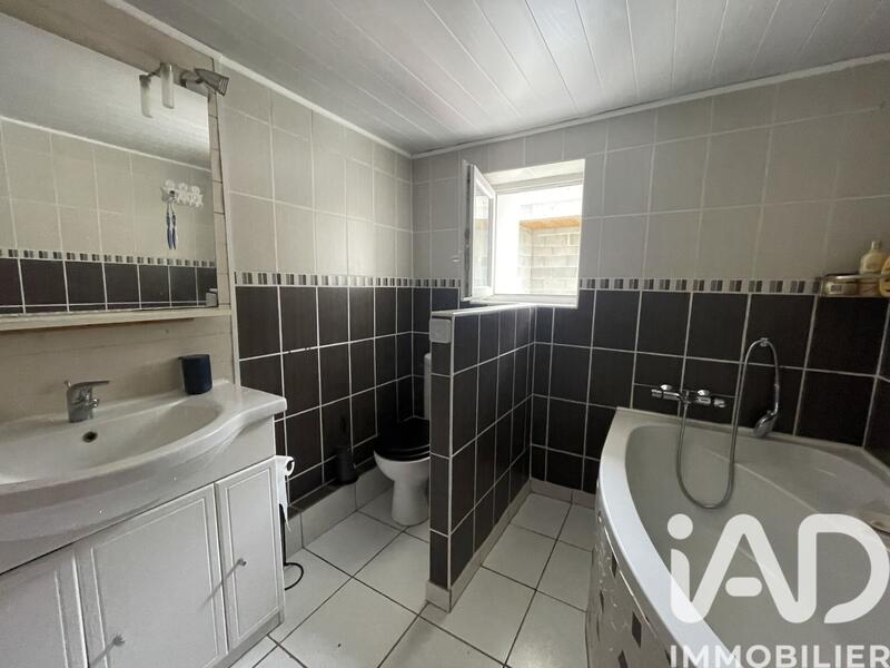 Maison - 181 m² - 9 pièces