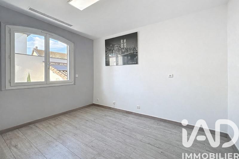 Maison - 260 m² - 8 pièces